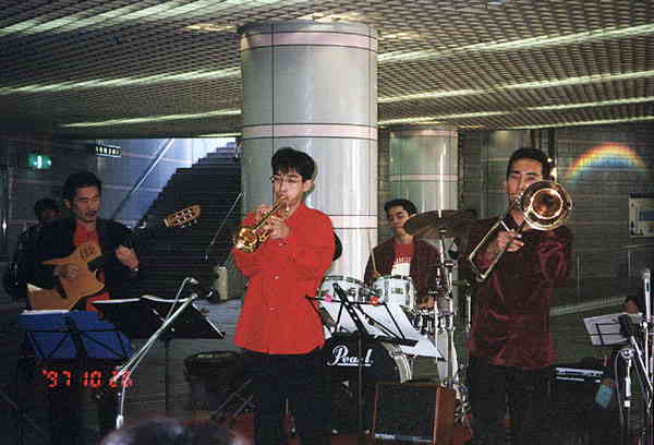 �C���̓X�g���[�g�~���[�W�V����