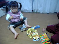 お菓子食べまくり