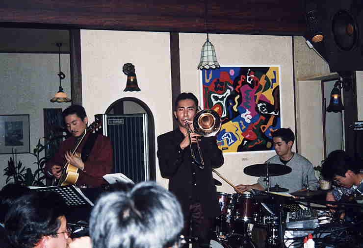 �A���F�j���E